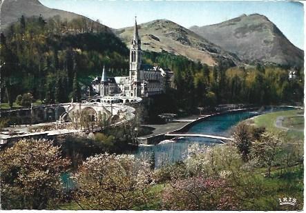 POSTAL L04328: Basilica de Lourdes, Francia