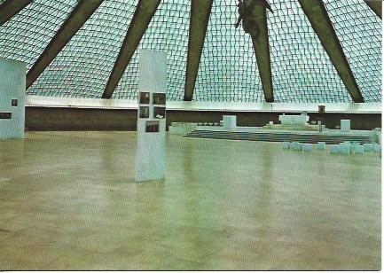 POSTAL L04447: Catedral de Brasilia, interior