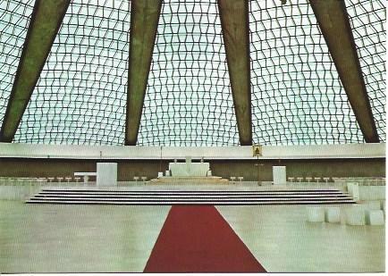 POSTAL L04446: Interior de la catedral de Brasilia, Brasil