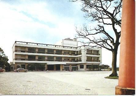 POSTAL L04465: Edificio en Hong Kong