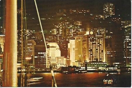 POSTAL L04434: Vista nocturna de Hong Kong
