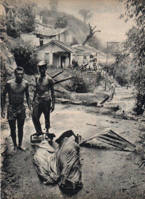 LAMINA V17396: Calle de Rio de Janeiro tras inundacion