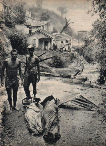 LAMINA V17396: Calle de Rio de Janeiro tras inundacion
