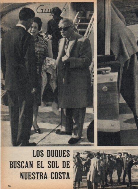 LAMINA V17400: Los Duques de Windsor en el aeropuerto de Malaga