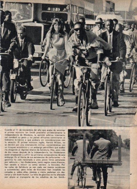 LAMINA V17403: Jovenes en bicicleta por las calles de Rhodesia
