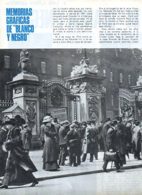 LAMINA V17369: Ingleses en Buckinghan Palace por fallecimiento de Eduardo VIII