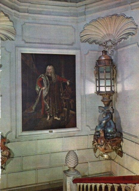 LAMINA V17569: Escalera del Palacio de Santa Cruz