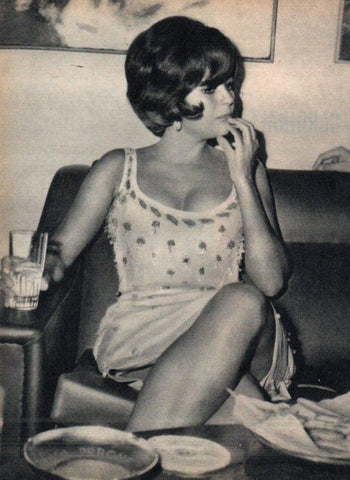 LAMINA V17458: Claudia Cardinale en España