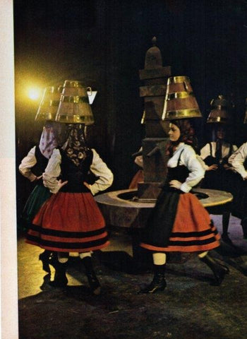 LAMINA V16991: Bailarinas bailando Aguillada e augariñas