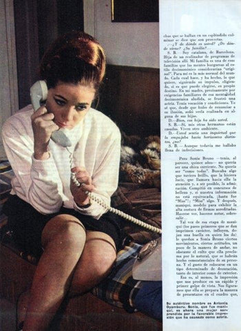 LAMINA V17199: Sonia Bruno al telefono