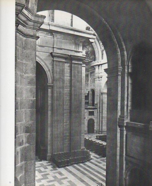 LAMINA V17600: Basilica del Escorial. Pilastras doricas
