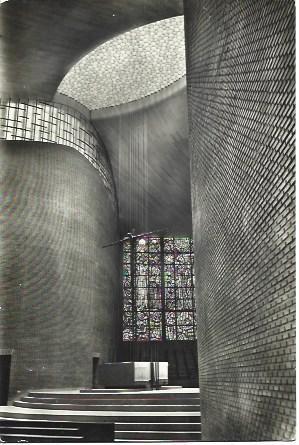 POSTAL L04779: Interior de la iglesia de Dominicos de Madrid