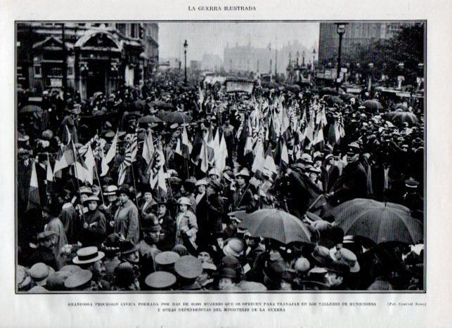 LAMINA V18126: Procesion de mujeres para trabajar en los talleres de municion