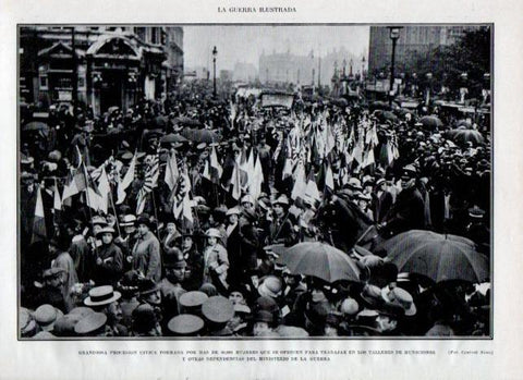 LAMINA V18126: Procesion de mujeres para trabajar en los talleres de municion