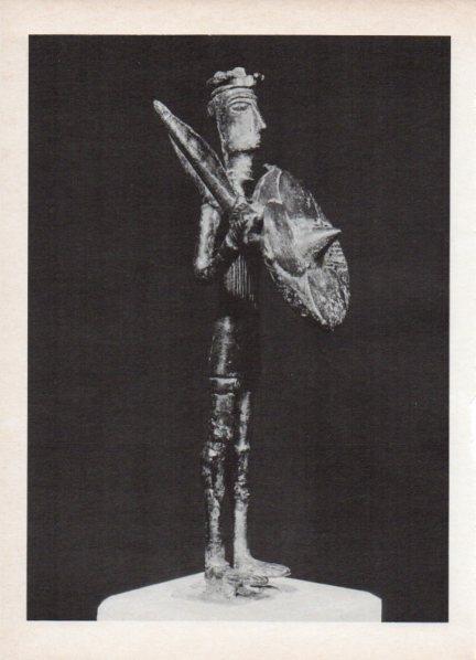 LAMINA V18533: Figura de guerrero con espada cultura de los nuragas