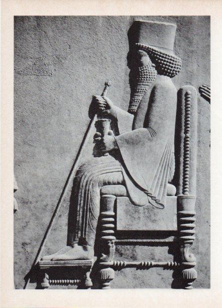 LAMINA V18606: Bajorrelieve al rey Dario I, Palacio de Persopolis