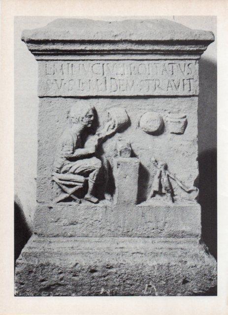 LAMINA V18711: Relieve de un caldedero, Museo de Este