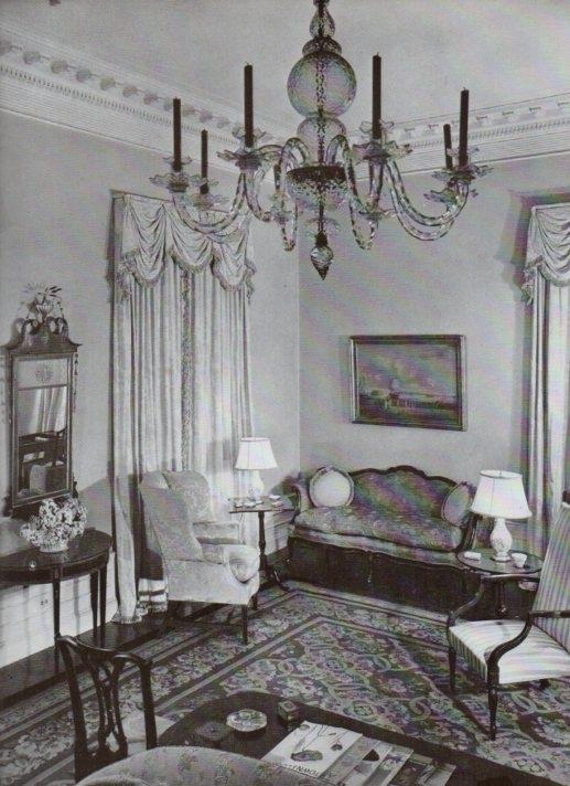 LAMINA V18846: The Living Room of Drayton in Towson, Maryland