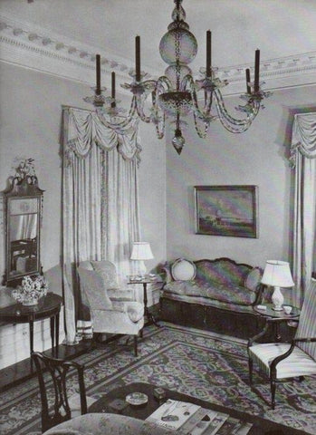 LAMINA V18846: The Living Room of Drayton in Towson, Maryland