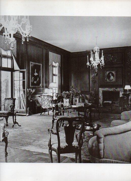LAMINA V18820: The living room of House in Burlingame in California