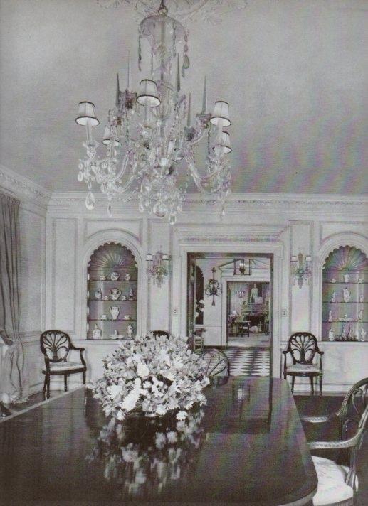LAMINA V18869: A home in Southampton. Westerly in Long Island, New York