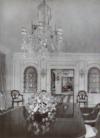 LAMINA V18869: A home in Southampton. Westerly in Long Island, New York