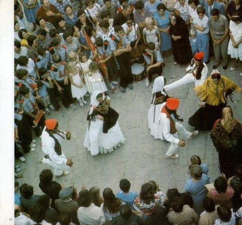 LAMINA V19610: Baile tradicional en las calles de Ibiza