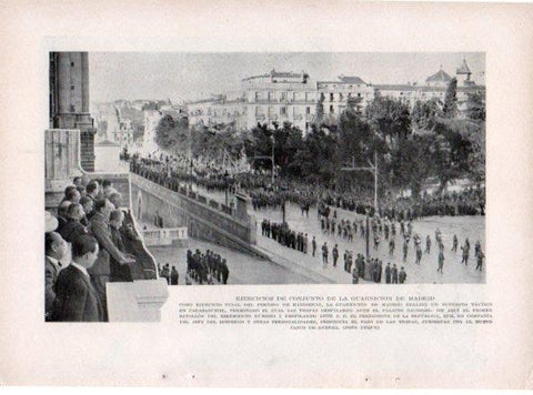 LAMINA V19708: La guarnicion de Madrid desfilando ante el presidente de la Republica