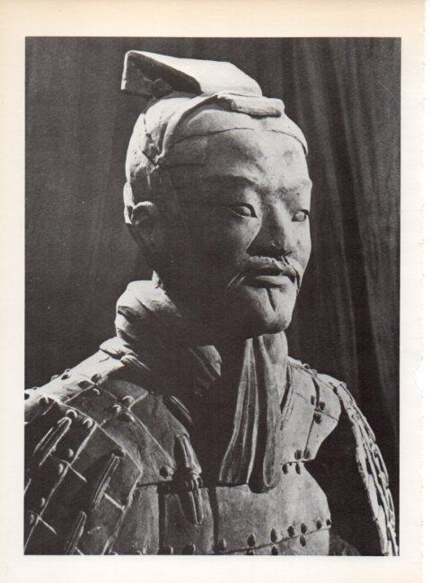 LAMINA V19253: Estatua de un guerrero chino de Shen-si, China