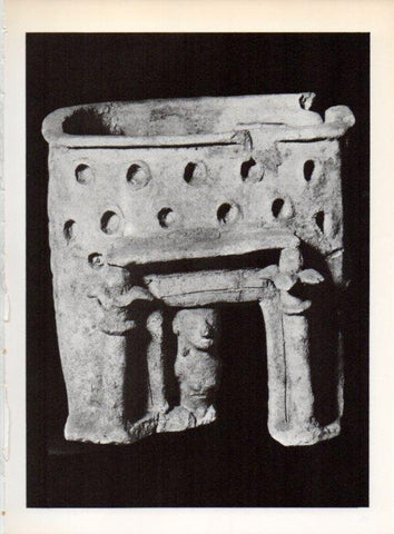 LAMINA V19224: Exvoto con forma de templo, terracota de Idalia