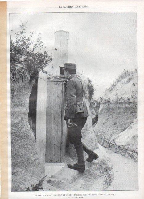 LAMINA V22338: Oficial frances vigilando con un periscopio de campaña