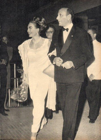 LAMINA V21961: Joan Crawford y director del Festival de Taormina