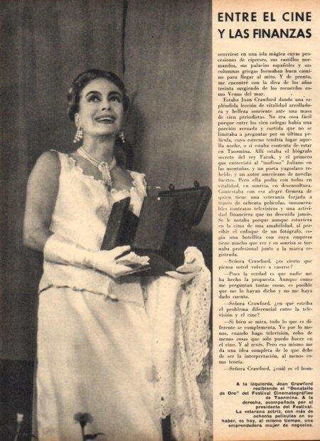 LAMINA V21960: Joan Crawford con el premio Donatello de Oro