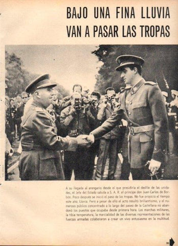 LAMINA V21978: Franco y principe Juan Carlos en desfile militar
