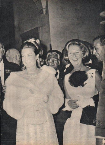 LAMINA V21765: Grace Kelly y duquesa de Medinaceli en Sevilla