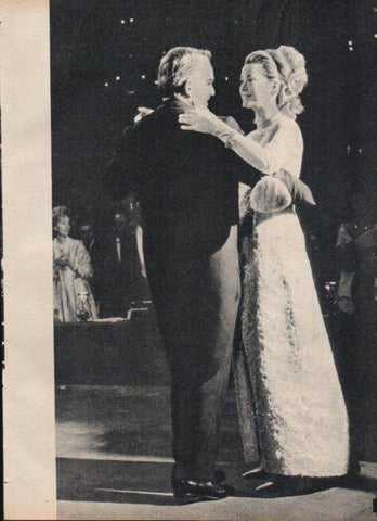 LAMINA V21763: Rainero y Grace Kelly en baile de debutantes en Sevilla