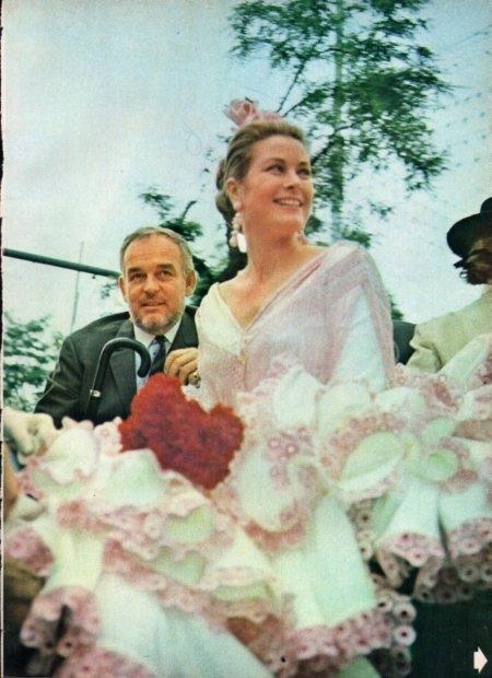 LAMINA V21803: Rainero y Grace de Monaco vestida de sevillana