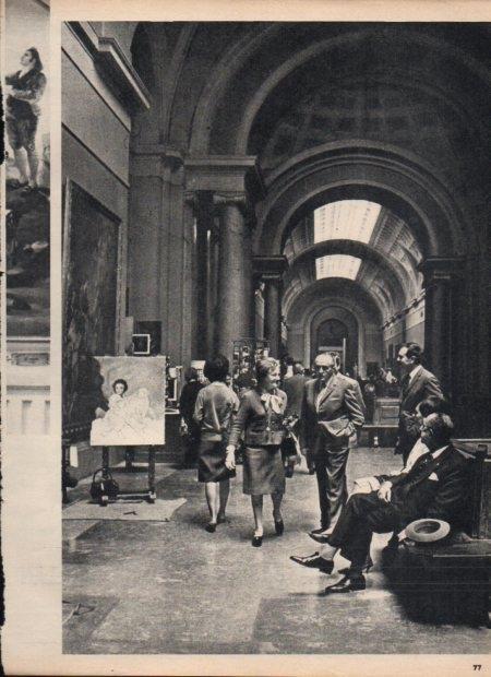 LAMINA V21696: Rene Clair y su esposa en el Museo del Prado
