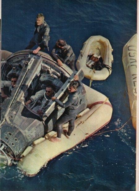 LAMINA V21686: Geminis VIII en aguas de la isla de Okinawa