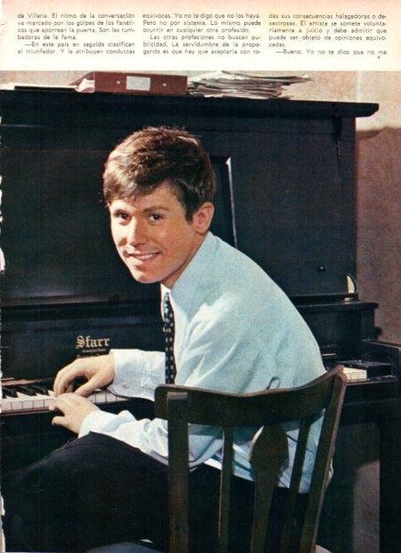 LAMINA V21904: Raphael frente a un piano