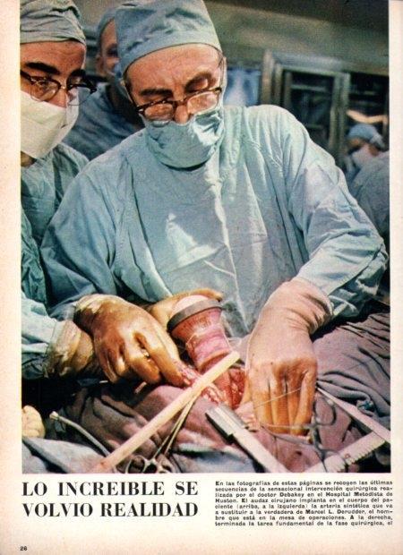 LAMINA V21883: Doctor Debakey implantando arteria sintetica