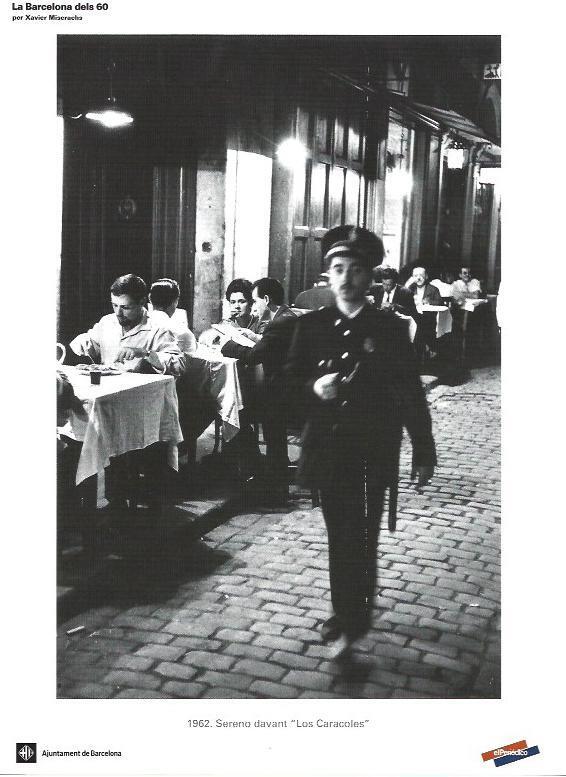 LAMINA 33367: Sereno delante del restaurante Los Caracoles