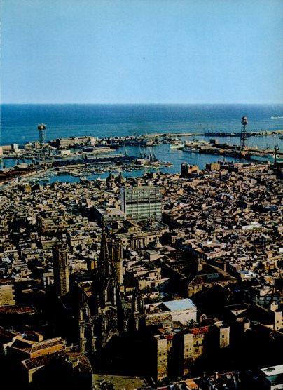 LAMINA V26138: Vista aeria de la Barcelona vella i el Taber