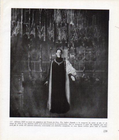 LAMINA V26338: Alfonso XIII en traje de caballero del Toison de Oro