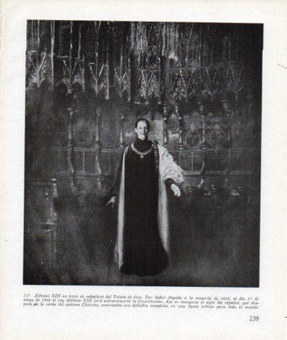 LAMINA V26338: Alfonso XIII en traje de caballero del Toison de Oro