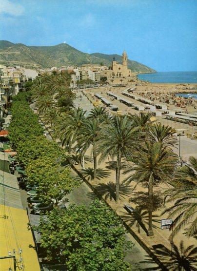LAMINA V26041: Vista de la platja i passeig de Sitges