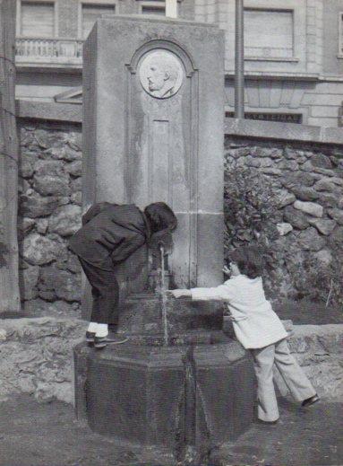 LAMINA V28074: Monumento a Domenec J. Sanllehy en Barcelona