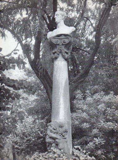 LAMINA V28062: Monumento a Lleo Fontova i Mareca por P. Gargallo i Catalan