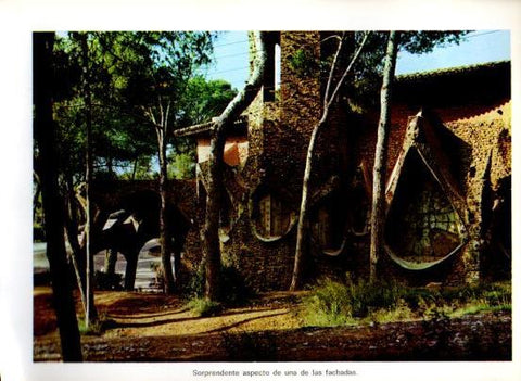 LAMINA V28111: Iglesia de la Colonia Guell. Fachada