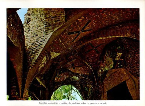 LAMINA V28112: Iglesia de la Colonia Guell. Bovedas ceramicas puerta principal